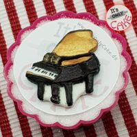 itsonlycake.de-fluegel-piano-cupcake-topper-fondant01